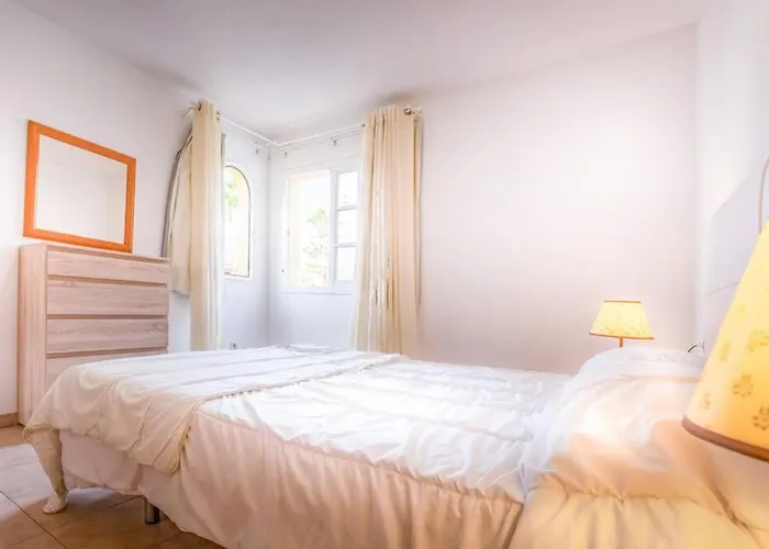 Mango 25 Bahia Del Duque أذيخي